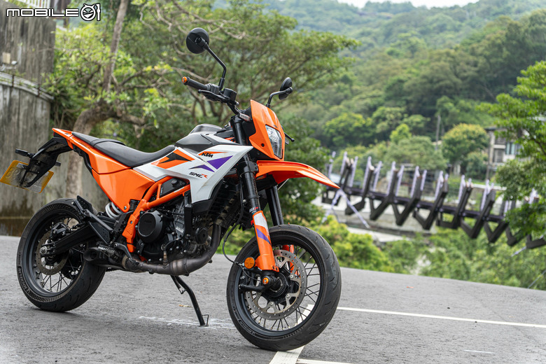 KTM 390 SMC R 試駕｜街車以上，滑胎以下