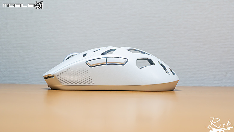 【開箱】賊船鎂合金滑鼠與首款玻璃墊 | CORSAIR SABRE v2 PRO WIRELESS MG WHITE & MM GLASS LARGE
