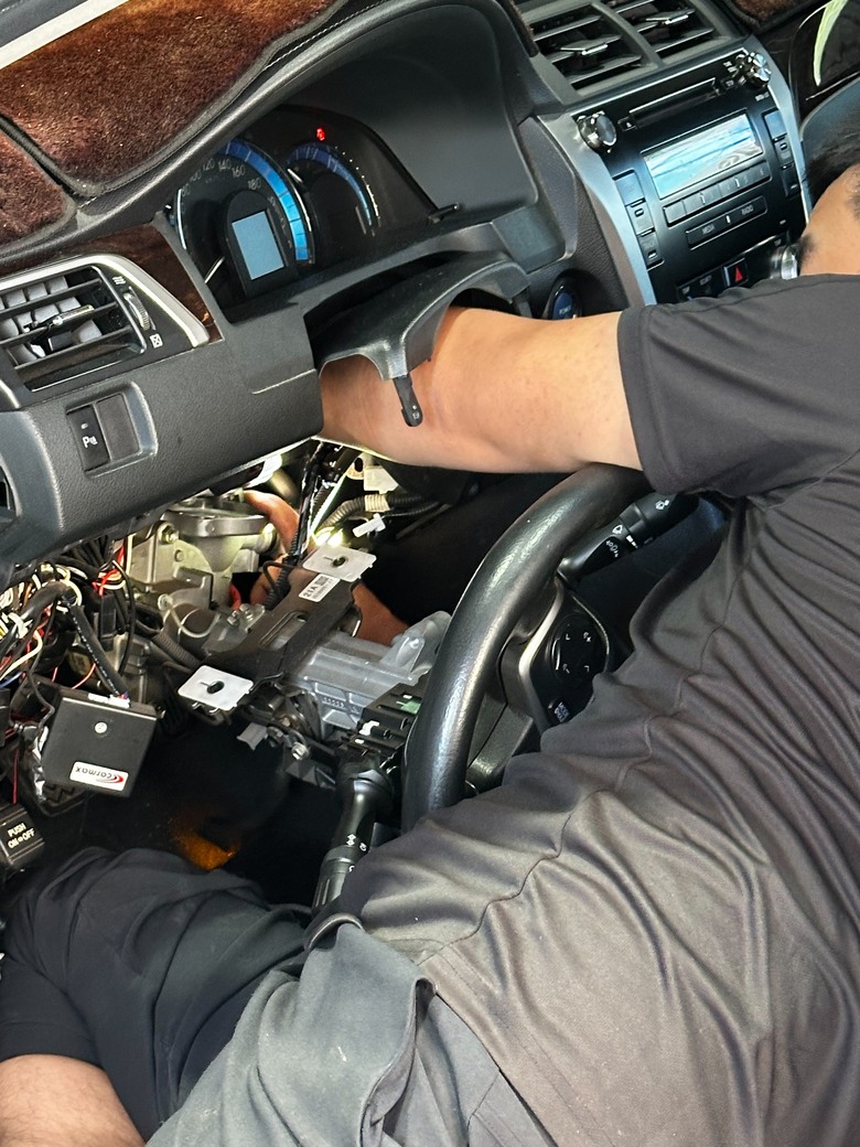 Camry Hybrid 方向盤扣落扣落聲異音維修經驗