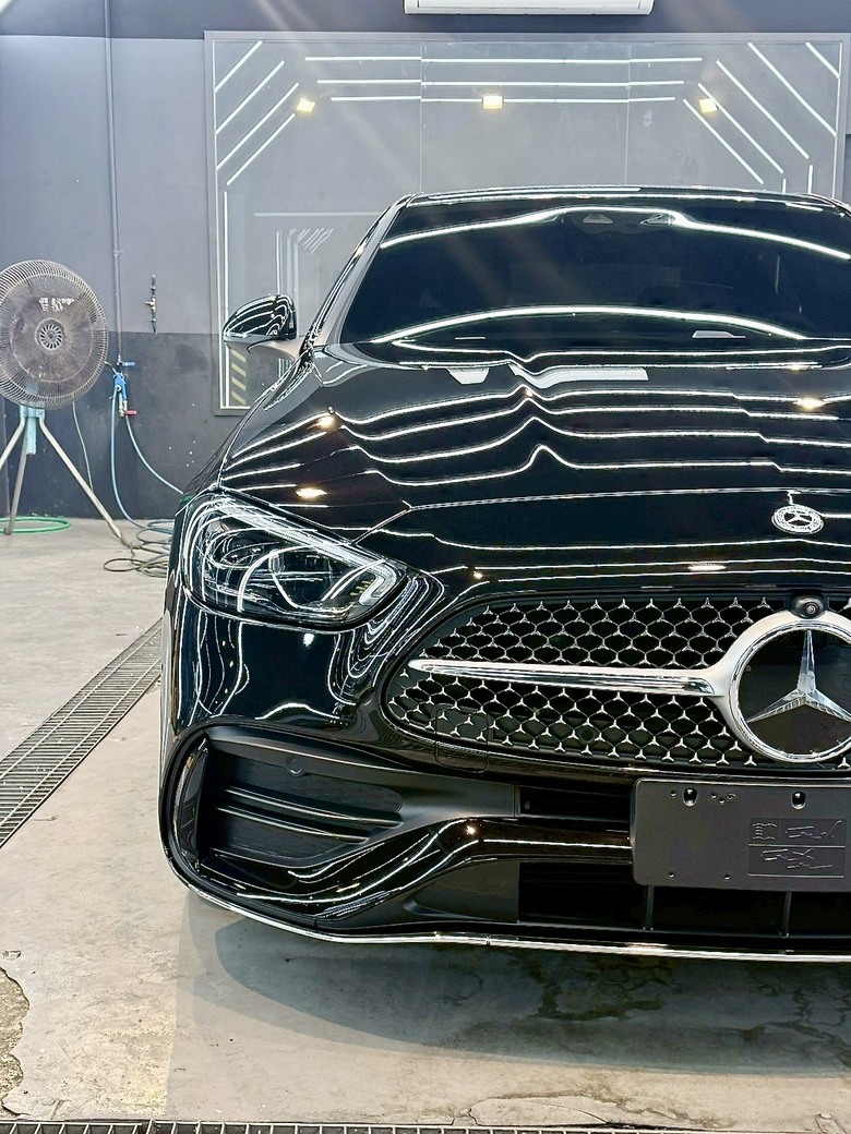 嘉義汽車美容分享｜賓士無塵室完工實拍，全車細節反射光條無一妥協