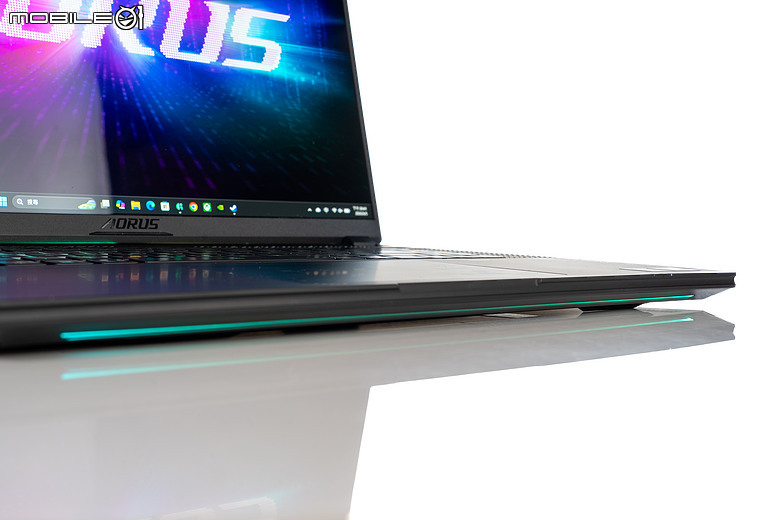 GIGABYTE AORUS MASTER 16 AM6J｜今年最超值 16 吋 RTX 5090 電競機皇？