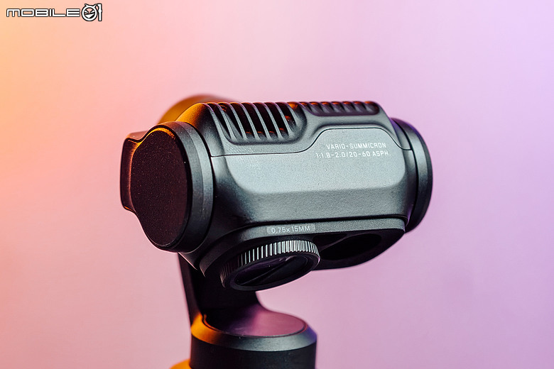 Insta360 Luna Ultra 評測報告|徠卡雙鏡頭加持、分離式螢幕開創 Vlog 新玩法!