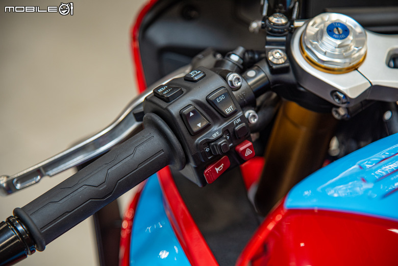 張雪機車 ZXMOTO 820RR實車開箱｜來自中國的三缸戰鬥機！WSBK SSP賽事當紅炸子雞！