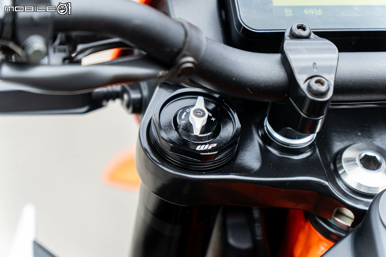 KTM 390 SMC R 試駕｜街車以上，滑胎以下