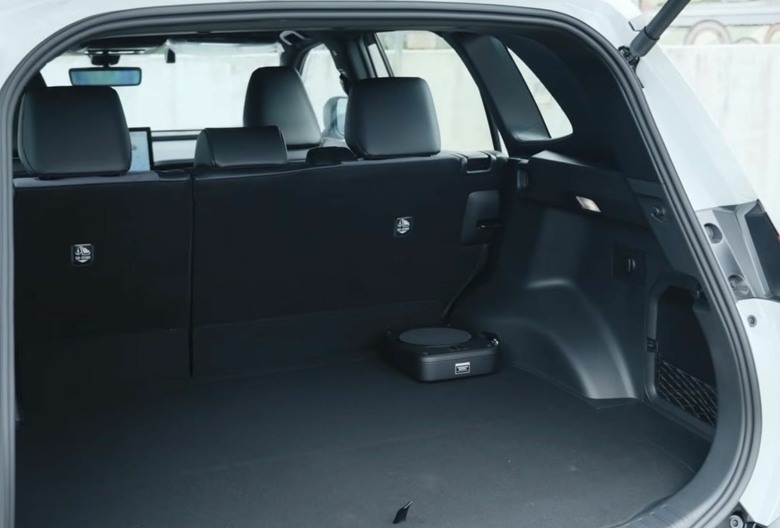 RAV4六代的JBL重低音音箱可以換位置嗎？
