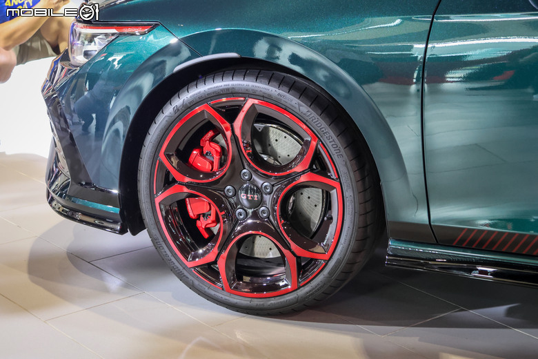 Volkswagen Golf GTI 50 週年版正式上市｜比德國還便宜的194.8萬元、發表前即完售！