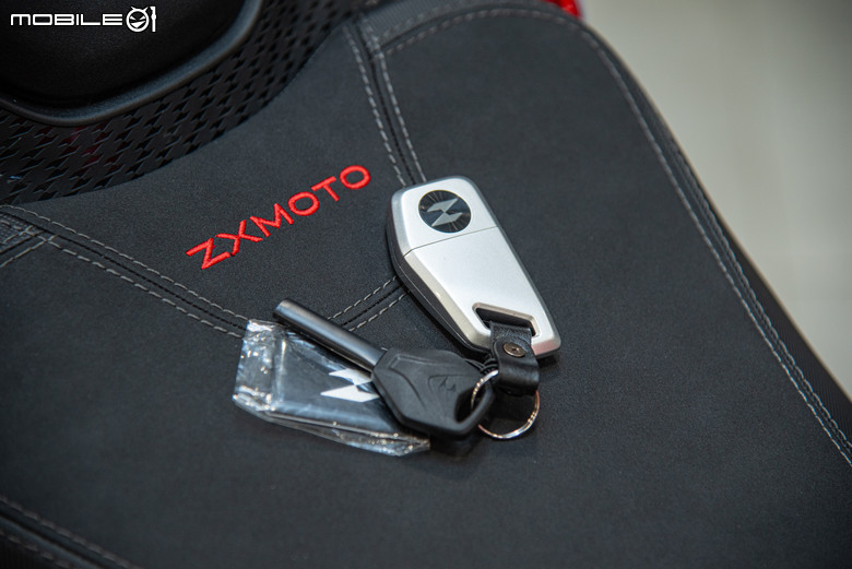 張雪機車 ZXMOTO 820RR實車開箱｜來自中國的三缸戰鬥機！WSBK SSP賽事當紅炸子雞！
