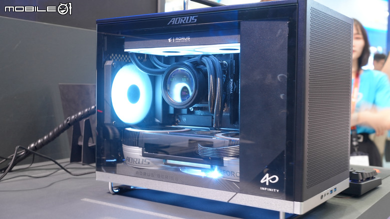 [COMPUTEX] 技嘉40週年INFINITY藍圖 (主機板、顯示卡、5K MINI LED、雕妹機、電競筆電)
