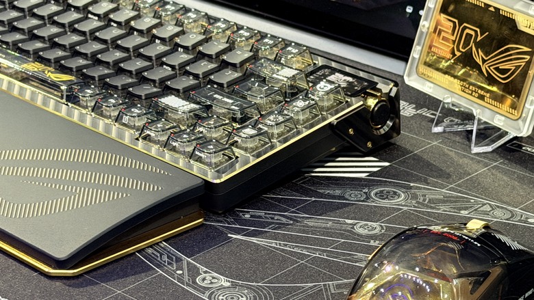 【COMPUTEX 2026 -ROG攤位體驗-電競周邊 】ROG 20 週年 Edition 20:透明黑金之下,玩家信仰的工藝展演