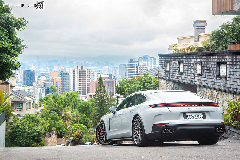 Porsche Panamera 4S E-Hybrid 試駕｜不張揚的快，更顯從容！