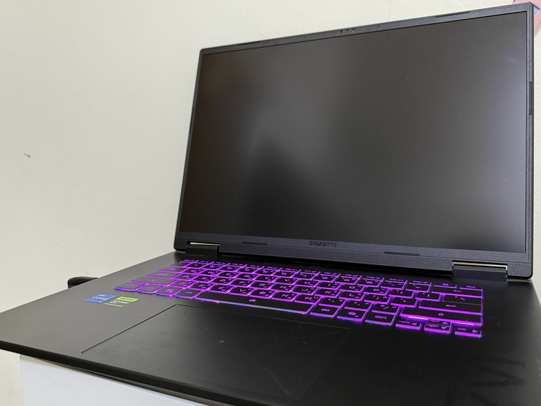 入手技嘉GAMING A16開箱分享