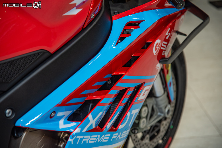 張雪機車 ZXMOTO 820RR實車開箱｜來自中國的三缸戰鬥機！WSBK SSP賽事當紅炸子雞！