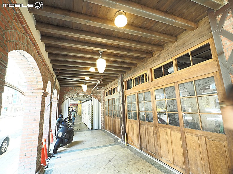 新芳春行、波麗路餐廳、黑美人大酒家、大千百貨、渭水驛站，還有美味吐司PILLO Bakery & café及好吃的大稻埕魯肉飯 — 2026初夏之大稻埕散策 東段 — 延平北路二段兩側及東側