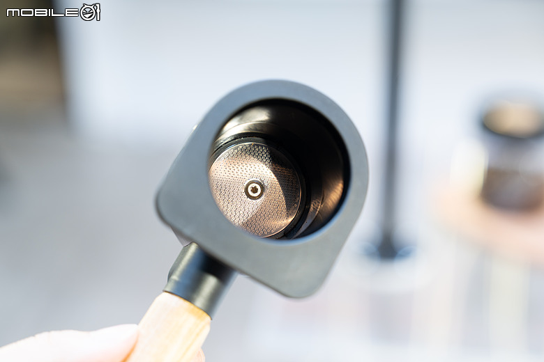 飛利浦 Philips Baristina 一滑極萃義式咖啡機登場!一按一滑一分鐘,現磨咖啡輕鬆享受