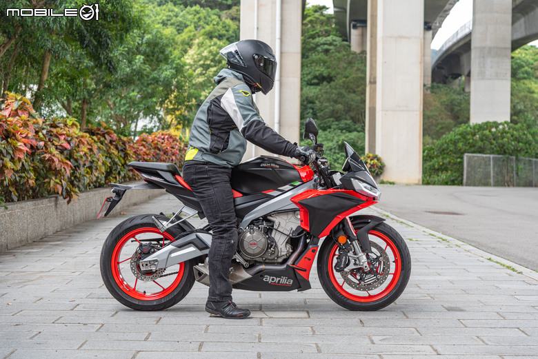 點我看大圖 Aprilia Tuono 660 試駕報告|手握燥熱戰鬥純血,電控帶來千變萬化!