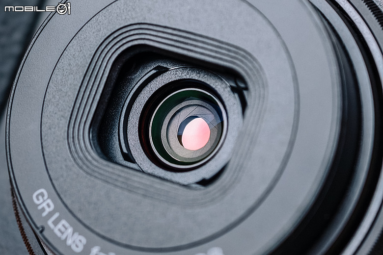 RICOH GR IV Monochrome 評測報告｜以純粹光影、譜寫口袋裡的黑白詩篇！