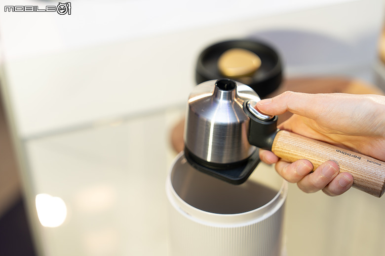 飛利浦 Philips Baristina 一滑極萃義式咖啡機登場!一按一滑一分鐘,現磨咖啡輕鬆享受