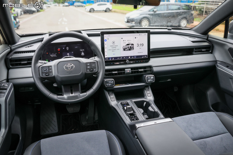 Toyota RAV4 PHEV 試駕｜可純電每日通勤、還具備6秒內加速破百的實力！