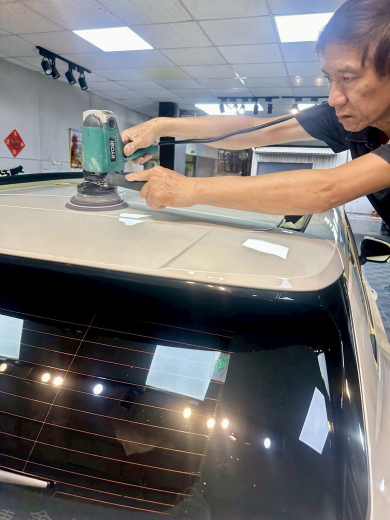 【心得】白車人的崩潰!姊姊的 Ford TERRITORY 被雨水毀容...台南手工拋光+陶瓷鍍膜初體驗