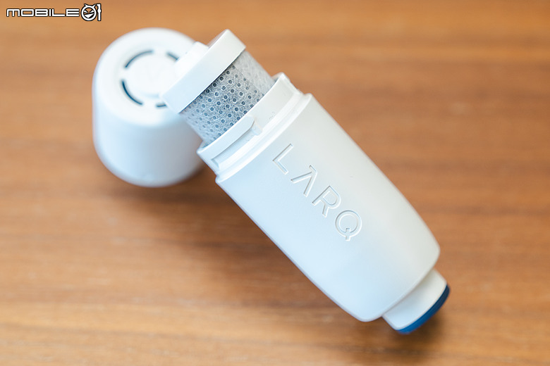 BRITA LARQ iQ 探索智能淨水保冰杯開箱｜UV-C 殺菌、智慧追蹤飲水紀錄、濾水保冰一次到位