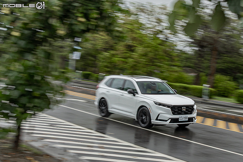 Honda CR-V e:HEV 試駕報導|油電加持、如虎添翼!