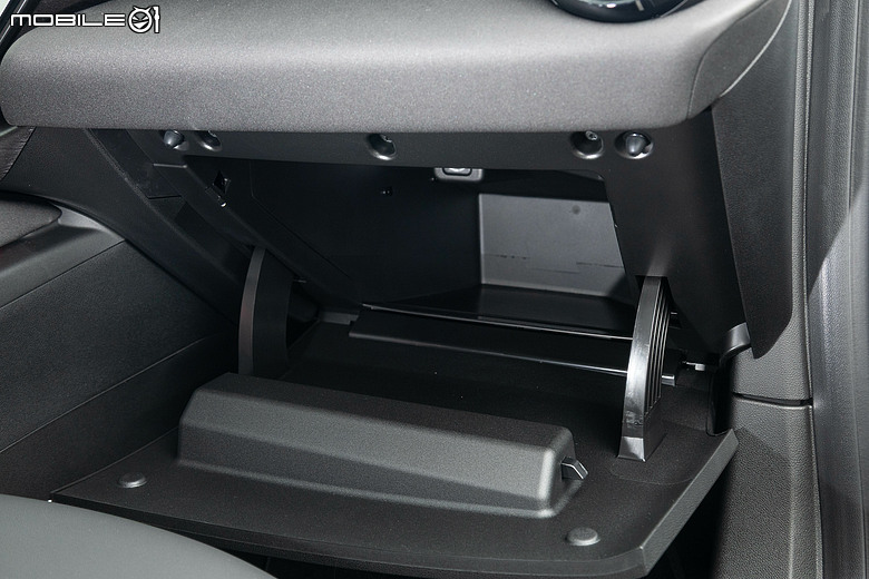 Alfa Romeo Junior Ibrida 試駕｜風格獨具、外型亮眼的義式精品小休旅！