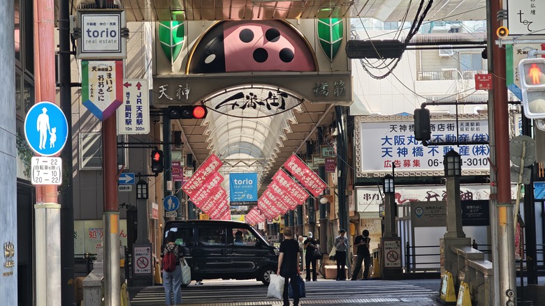 我與智能眼鏡的三天兩夜大阪快閃行 - Day2~Day3 - 天神橋筋商店街 / 梅田KYK炸豬排 / 阪急三番街 / 綱敷天神社御旅社 / 讀賣電視台柯南群像 / 通天閣 / 日本橋 / 達摩串炸 / 堺筋俱樂部 / INNN共乘體驗分享