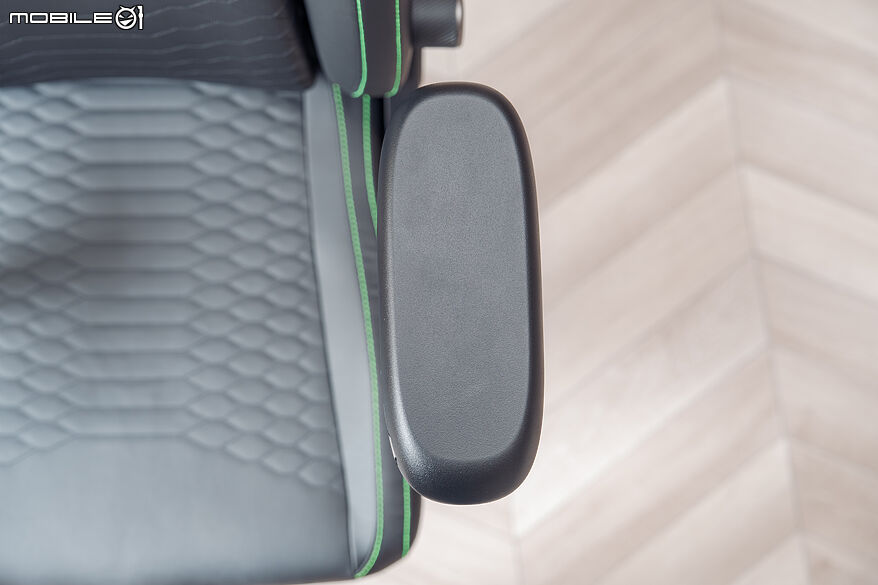 Razer Iskur V2 NewGen 開箱體驗|具備多樣可調+腰部支撐系統的人體工學電競椅