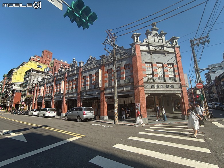 大稻埕歷史風貌特定專用區、Olympus Plaza Taipei、永樂町派出所、十連棟、大稻埕辜宅、福生堂醫院，順便品嚐昭和浪漫洗濯屋的烤糰子與甜點冰品 — 2026初夏之大稻埕散策 北段 — 民生西路以北至民權西路大橋頭站之間