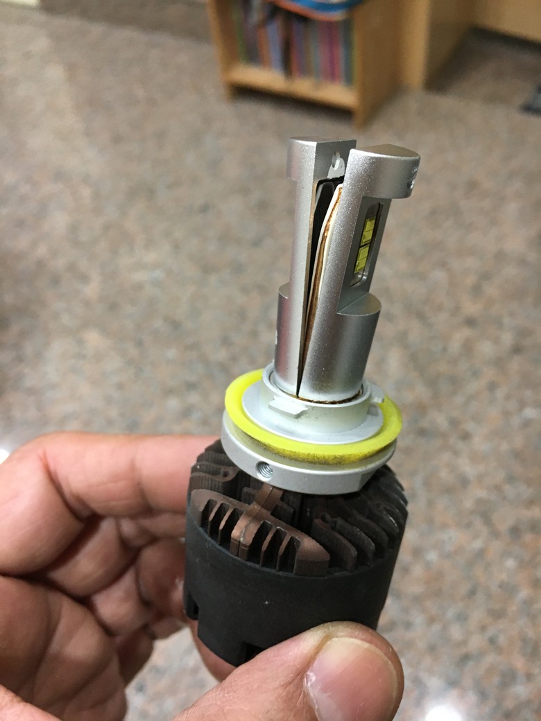 2016 Mazad 3 更換 LED 燈泡