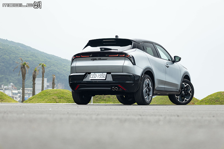 Alfa Romeo Junior Ibrida 試駕｜風格獨具、外型亮眼的義式精品小休旅！