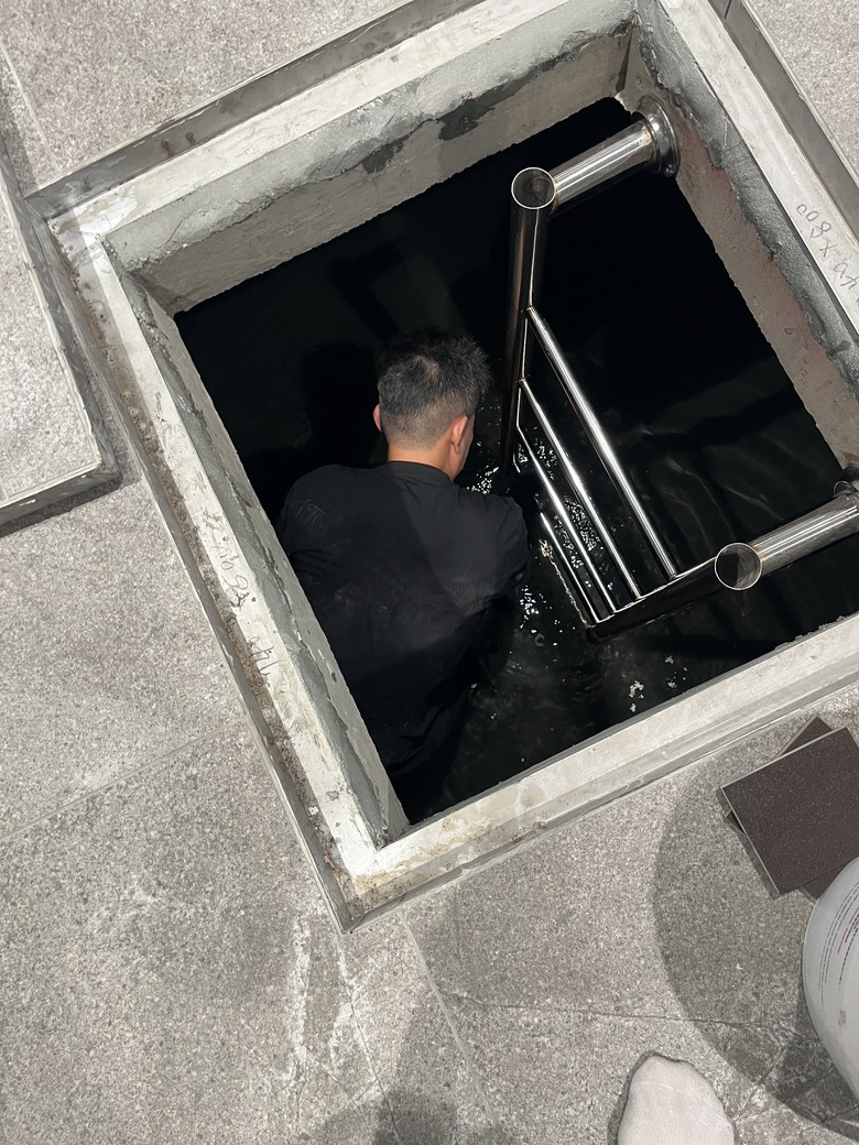 (裝潢後清潔分享)台中大型商業空間裝潢後清潔，從地面石材島粉塵一次搞定