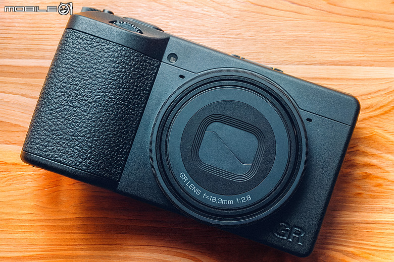 RICOH GR IV Monochrome 評測報告｜以純粹光影、譜寫口袋裡的黑白詩篇！