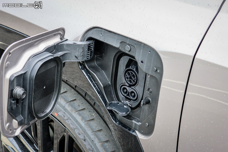 Toyota RAV4 PHEV 試駕｜可純電每日通勤、還具備6秒內加速破百的實力！