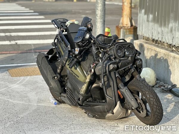 ☠️台中 女騎士用生命💀💀 跟對折的機車教訓 左轉四輪大爺🚗
