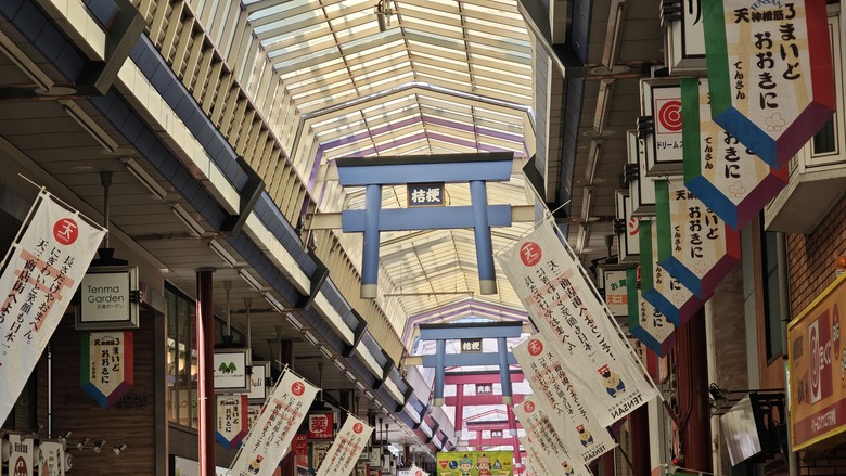 我與智能眼鏡的三天兩夜大阪快閃行 - Day2~Day3 - 天神橋筋商店街 / 梅田KYK炸豬排 / 阪急三番街 / 綱敷天神社御旅社 / 讀賣電視台柯南群像 / 通天閣 / 日本橋 / 達摩串炸 / 堺筋俱樂部 / INNN共乘體驗分享