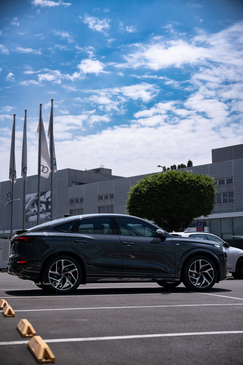 交車分享｜Audi Q6 Sportback e-tron quattro S line｜磁石灰・Magnet Grey・G5