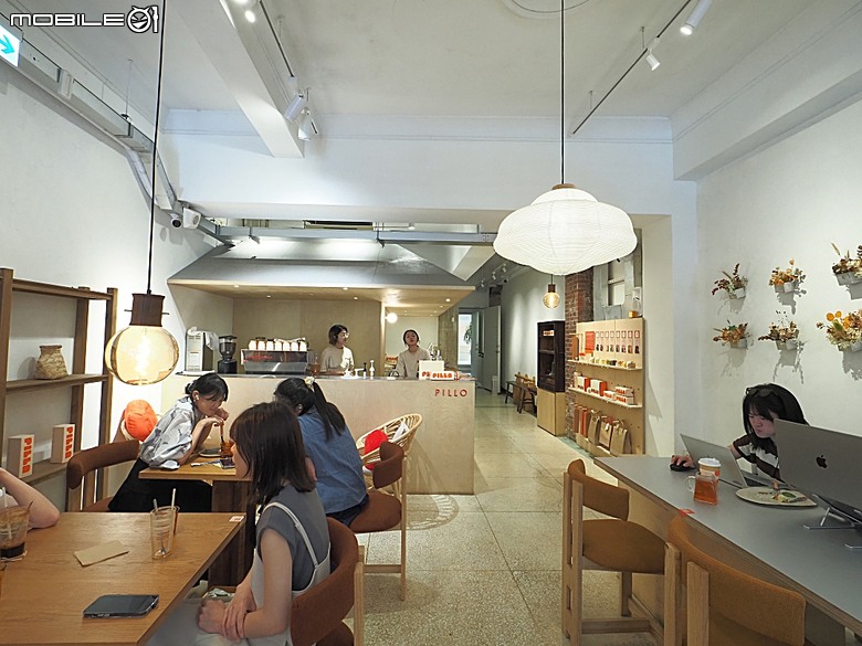 新芳春行、波麗路餐廳、黑美人大酒家、大千百貨、渭水驛站，還有美味吐司PILLO Bakery & café及好吃的大稻埕魯肉飯 — 2026初夏之大稻埕散策 東段 — 延平北路二段兩側及東側