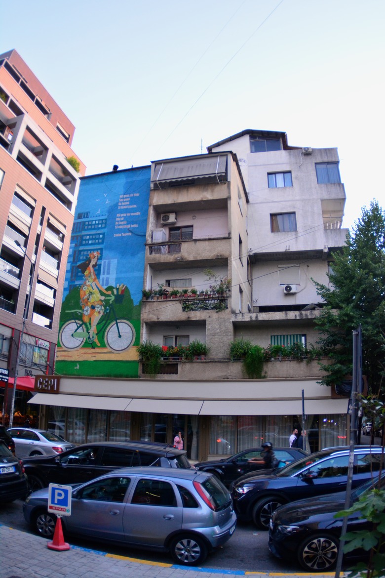 阿爾巴尼亞🇦🇱第一天 - 首都地拉那美食現代建築之旅