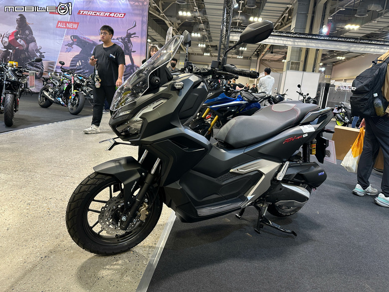 點我看大圖 滂沱大雨檔不住,2026 花博重型機車暨人身部品熱烈開展!