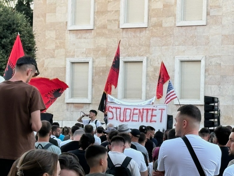 阿爾巴尼亞🇦🇱第一天 - 首都地拉那美食現代建築之旅