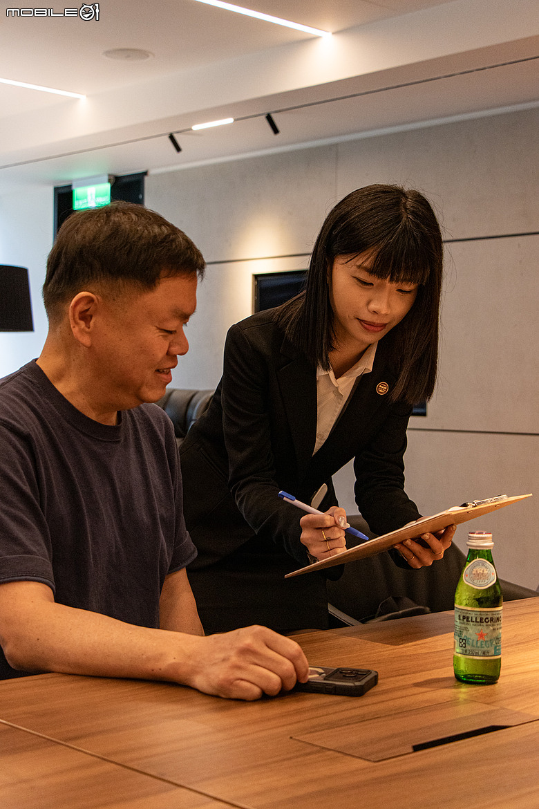 【翹班去哪爽EP.6】保養順便吃米其林必比登美食？跟著蔣大朝聖台北保時捷中心，解鎖車迷們的圓夢聖地！