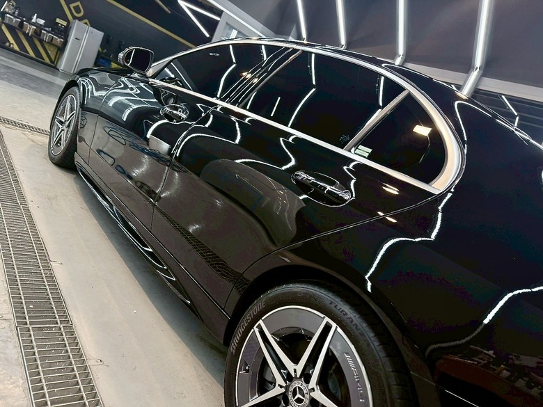 嘉義汽車美容分享｜賓士無塵室完工實拍，全車細節反射光條無一妥協