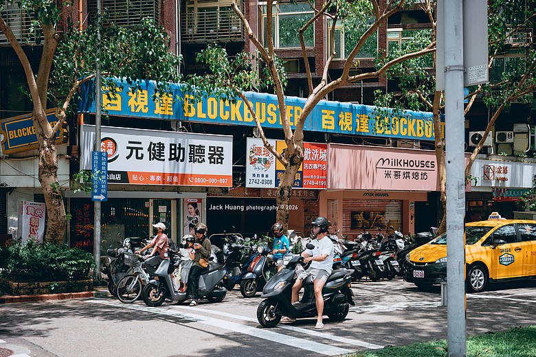 點我看大圖 走進綠意的台北慢時光 - 與貓咪的午後約會丨民生社區