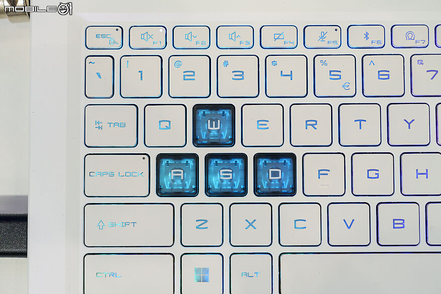 【Computex 2026】MSI 魔龍姬限定版筆電現身 再推 Katana 與 Venture 全新系列筆電