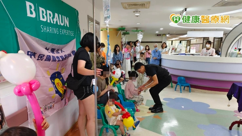 點我看大圖 端午關懷進病房中榮攜手公益團體陪伴病童歡度佳節