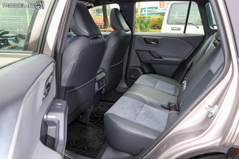 Toyota RAV4 PHEV 試駕｜可純電每日通勤、還具備6秒內加速破百的實力！