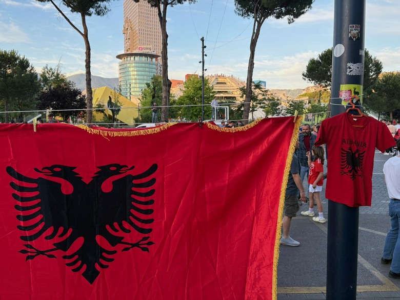 阿爾巴尼亞🇦🇱第一天 - 首都地拉那美食現代建築之旅