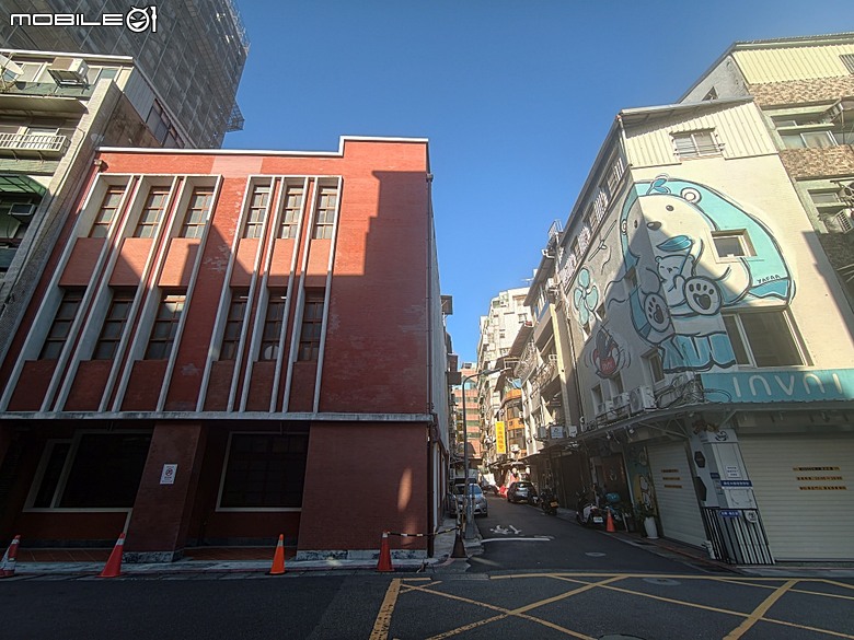 大稻埕歷史風貌特定專用區、Olympus Plaza Taipei、永樂町派出所、十連棟、大稻埕辜宅、福生堂醫院，順便品嚐昭和浪漫洗濯屋的烤糰子與甜點冰品 — 2026初夏之大稻埕散策 北段 — 民生西路以北至民權西路大橋頭站之間
