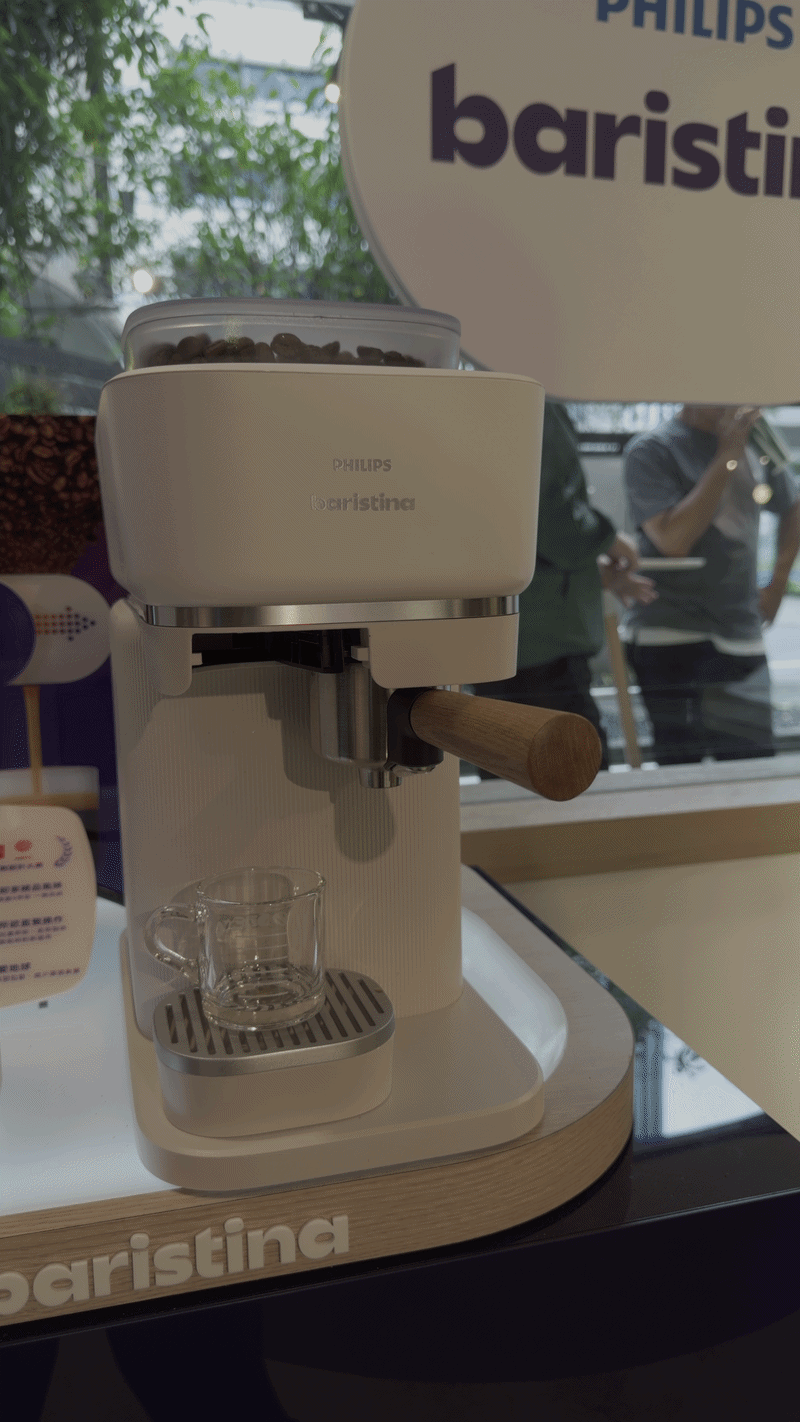 點我看大圖 飛利浦 Philips Baristina 一滑極萃義式咖啡機登場!一按一滑一分鐘,現磨咖啡輕鬆享受